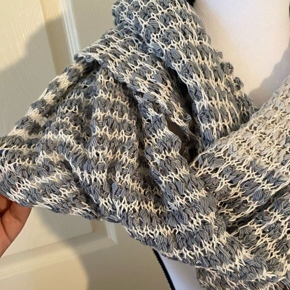 Pins and needles, grey & white infinity scarf - Picture 3 of 4